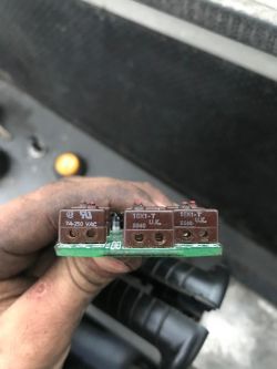 Gdzie znajdę takie mikroprzełączniki SX1-T 7A-250 VAC?