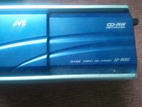 Radio, zmieniarka JVC, zestaw głoośnomówiący i dużo przewodów