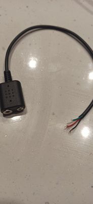 Niekompletny adapter z przewodami