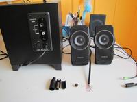 Jak przylutować kable do wtyku Mini-Din 9 w głośnikach Creative A220?