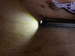 Recenzja i wnętrze latarki Worklight W-52 ładowanej przez USB Recenzja i wnętrze latarki Worklight W-52 ładowanej przez USB
