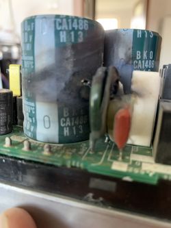 Jak naprawić FR-S520SE-0.4K-EC - wymiana kondensatora i warystora