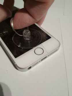 Jak wymienić wyświetlacz w iPhone SE? Jak wymienić wyświetlacz w iPhone SE?
