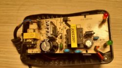 Close-up of a charger interior showing electronic components, including a JDEE2501 chip.