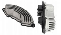 Widok dwóch rezystorów dmuchawy do Citroena Berlingo z lat 2008-2012.