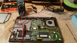 Acer Aspire E5-573 DA0ZRTMB6D0 REV-D: Brak reakcji wyświetlacza i zimny CPU po uruchomieniu