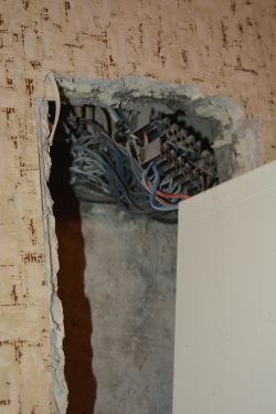 Zdjęcia najlepszych i najgorszych instalacji elektrycznych.