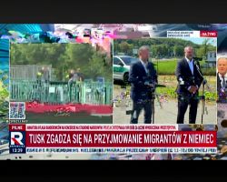 Zrzut ekranu z programu informacyjnego z zakłóceniami obrazu i napisem o migrantach