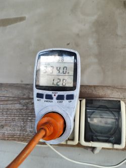 Czy watomierz wtyczkowy typu Ingrid zlicza energię oddawaną do sieci (inverter do gniazdka)?