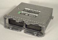 MB C180 W202 99r.(Anglik) Gdzie znajduje się moduł zapłonowy?