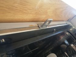 Zmywarka Indesit DISR 57M19 - Nie załapujący zamek/zatrzask