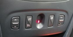 Funkcje przycisków na desce rozdzielczej Dacia Sandero 2018 – opis i zastosowanie