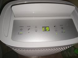 Osuszacz Maltec DH-20000 - Różnie pokazuje wilgoć