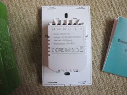 Cozylife DS-1211AN - Specifications on Casing Back of the Cozylife DS-1211AN 3-gang wall switch with specification details.