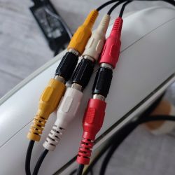 Jak podłączyć Pegasusa do telewizora Hannspree T094? Adaptery i kable