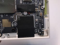 Aqara Hub S1 Plus Panel – Device and Accessories View Aqara Hub S1 Plus panel with accessories: manual, screws, screwdriver and visible wiring terminals on the back.