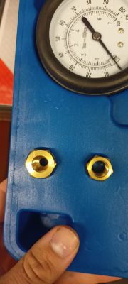 Gdzie znajdę miernik ciśnienia sprężania z zaworem zwrotnym na końcu przewodu?