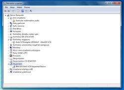 Zrzut ekranu menedżera urządzeń w systemie Windows 7 z widocznym podłączonym urządzeniem taśmowym SCSI.