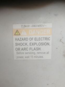 Sterowanie 3 silnikami tartaku (5,5 kW, 0,75 kW, 0,75 kW) za pomocą falownika - pamięć, opcje