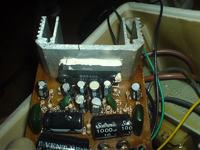 Ciche buczenie głośników ESCOM - co może być przyczyną?