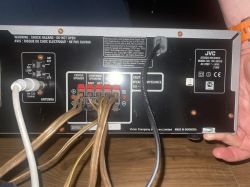 Jak podłączyć Edifier T5 do amplitunera JVC RX-5052S? Brak reakcji subwoofera.