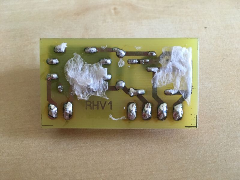 Jak zidentyfikować i zmontować moduł RVH1 relay?