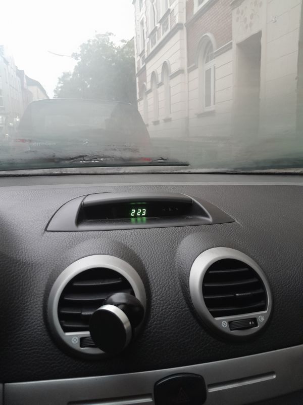 Zegarek na desce rozdzielczej w Chevrolet Lacetti 1.8 zatrzymuje się po zamknięciu samochodu