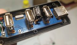 Przeróbka taniego hub-a USB - przeciw "wypadaniu" urządzeń Przeróbka taniego hub-a USB - przeciw "wypadaniu" urządzeń