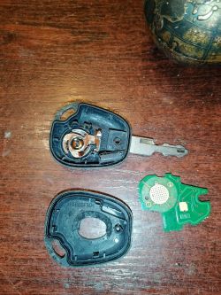 Skąd uzyskać kod do kluczyka - Espace 3, 2000 rok, 16v benzyna.