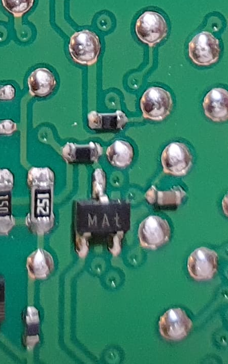 MAt - SOT-323 - Czy to układ BAS70-05W? Identyfikacja komponentu