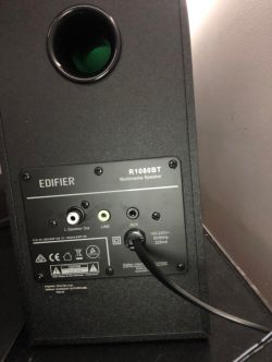 Podłączanie subwoofera Jamo z wejściami RCA do głośników komputerowych Edifier R1080BT