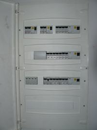 High-Pitched Sound from Fuse Box when 3.5 kW Air Conditioner is On in a 12.5 kW Apartment