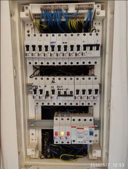 Podłączenie licznika dwukierunkowego w instalacji fotowoltaicznej. Podłączenie licznika dwukierunkowego w instalacji fotowoltaicznej.