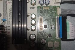 Hisense 65U6NQ - pionowe pasy i żółty proszek przy matrycy, zalanie czy COF?
