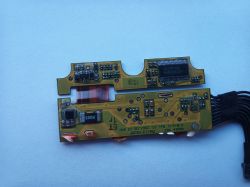 Płytka elektroniczna układu zarządzania baterią z oznaczeniami bq20z951DBT i R005