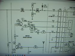 Fragment schematu elektronicznego układu kontroli prędkości silnika z tranzystorami i diodami.