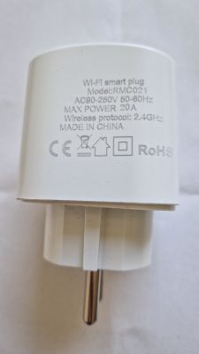 Elivco RMC021 Wi-Fi Smart Plug Wi-Fi smart plug model RMC021 with technical specifications on the casing.