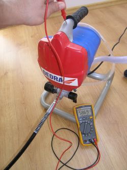 agregat malarski Dedra 7421 - przebicie elektryczne do metalowej obudowy