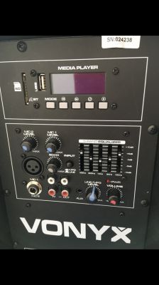 Ustawienie equalizera dla basu w kolumnach VONYX VPS122A i mixerze Behringer XENYX 802