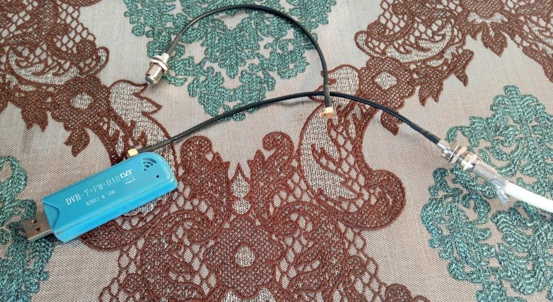 Portable RTL-SDR receiver on a lace tablecloth