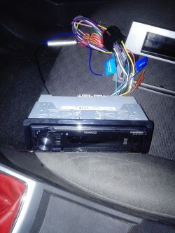 KENWOOD KMM-BT204 w Opel Astra H nie włącza się - jakie mogą być przyczyny?