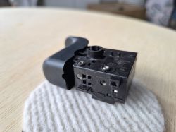 DeWalt D25134K - jak podłączyć włącznik N364920 i przewody z kondensatorem?