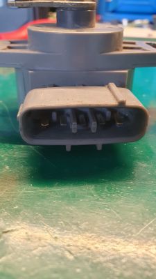 Złącze elektryczne pedału gazu w Mitsubishi Canter 2002.