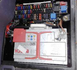 Mercedes A-Class W168: Locate T3 Relay & Relay Panel in A190 Gasoline Engine (Image Link)