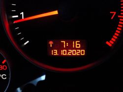 Lokalizacja i wymiana anteny zegara radiowego w Audi A4 B5 Avant 00r z licznikiem VDO