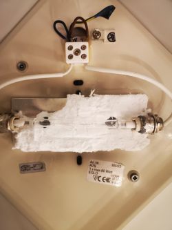Wymiana nietypowej żarówki w łazience: rodzaj, zakup i instrukcja krok po kroku