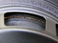 Rozerwany resor górny w JBL