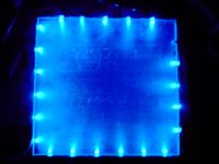 podświetlenie boku obudowy mleczną plexą.