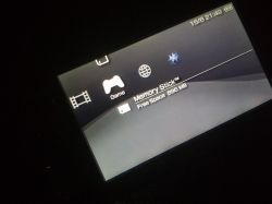 PSP 3004 - widoczna ramka na ekranie, czy to normalne?