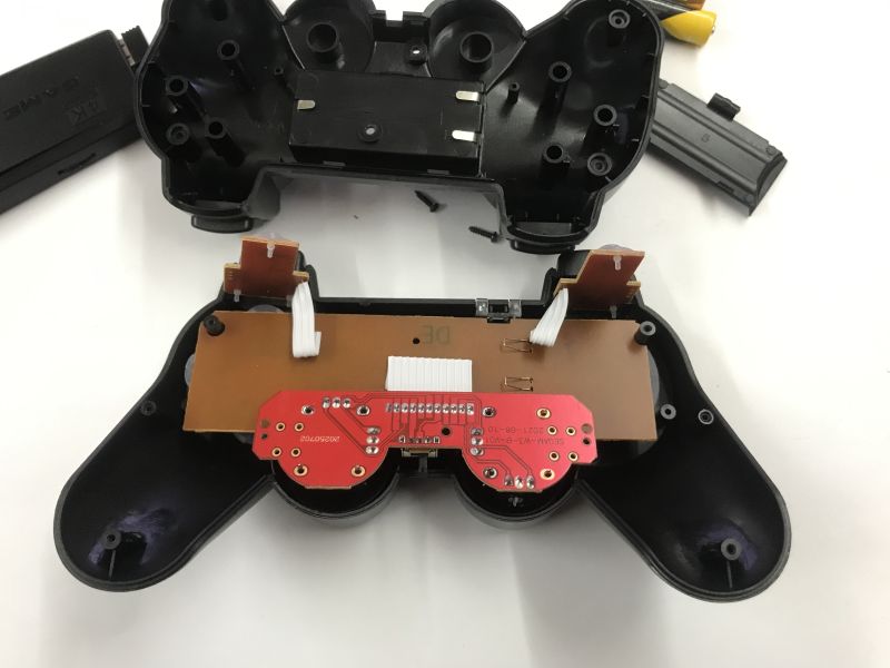 Minitest and interior presentation - retro M8 console/emulator with two pads, RetroArch